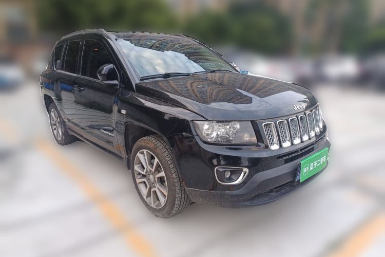 Used Jeep Compass 2014 2.4L four-wheel drive luxury version Front Right 45 Deg