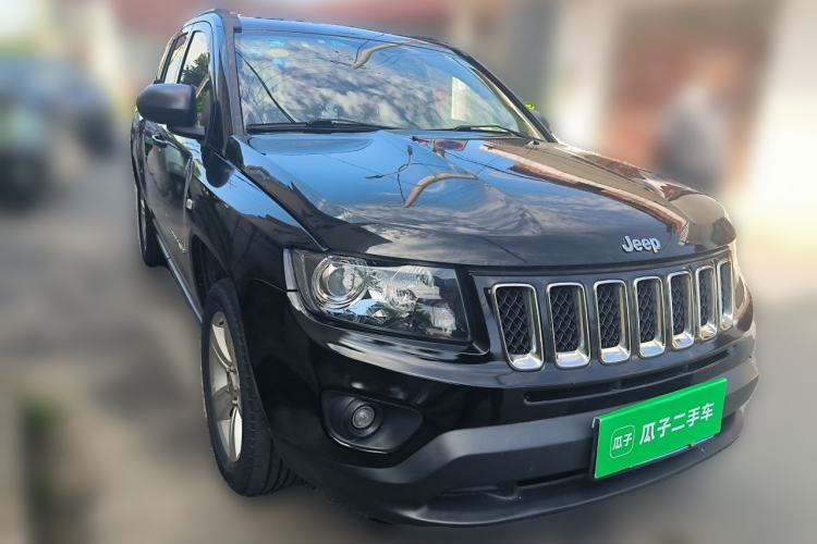 Used Jeep Compass 2014 2.0L two-wheel drive sport version Front Right 45 Deg