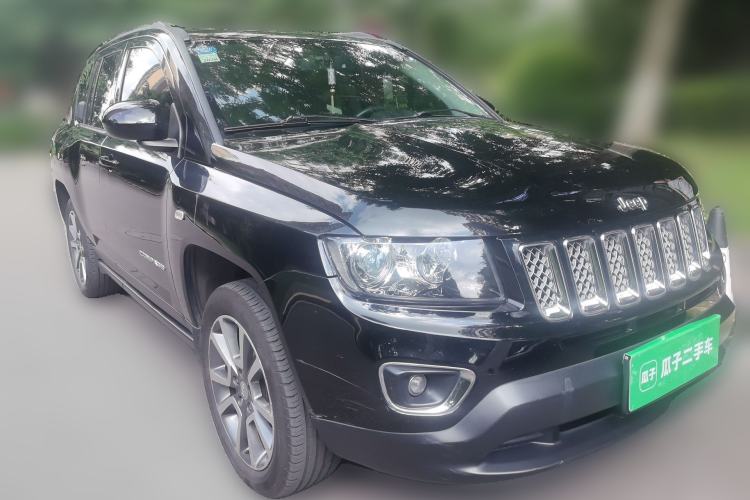 Used Jeep Compass 2014 2.0L two-wheel drive luxury version Front Right 45 Deg
