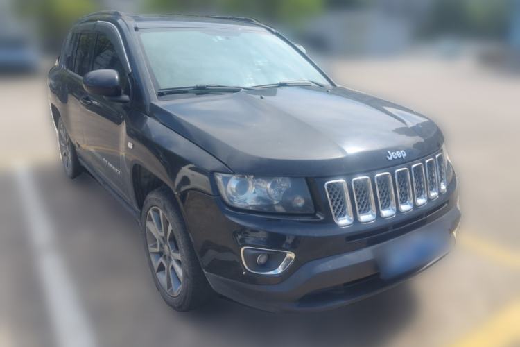 Used Jeep Compass 2014 2.0L two-wheel drive luxury version Front Right 45 Deg
