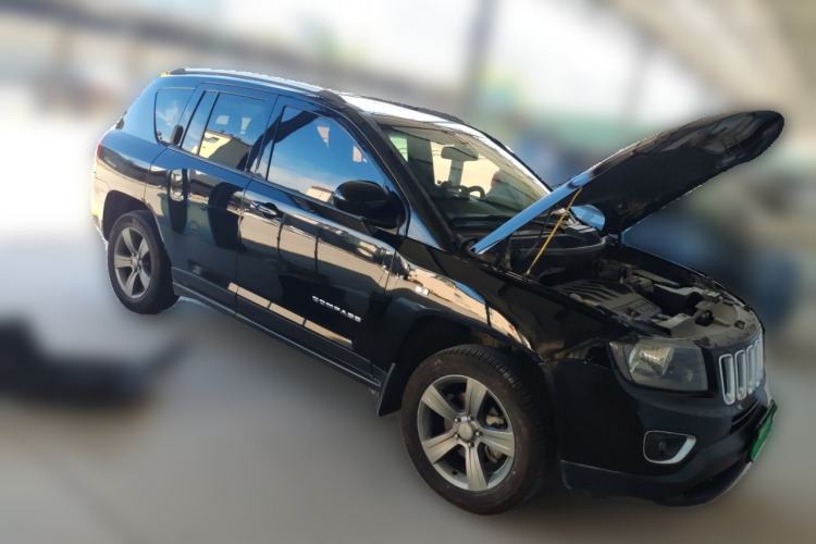 Used Jeep Compass 2014 Revised Version 2.4L Four-Wheel Drive Comfort Edition Front Right 45 Deg