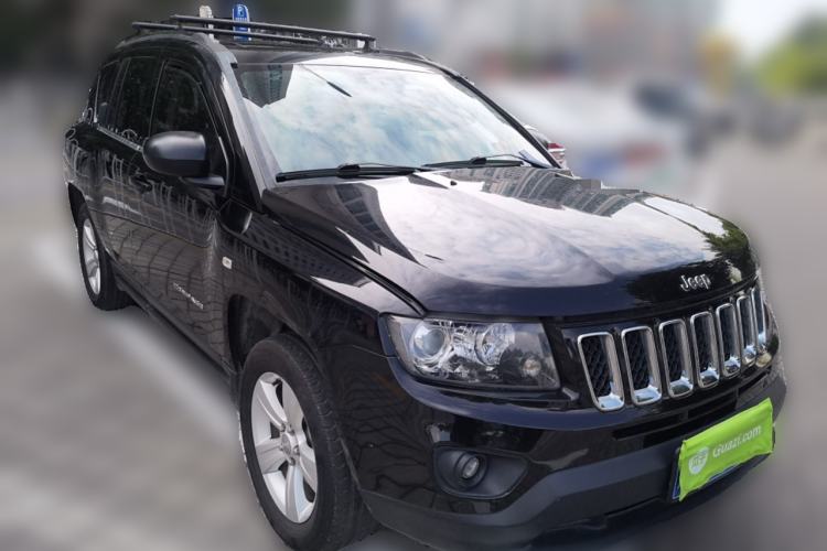 Used Jeep Compass 2014 2.4L four-wheel drive sport version Front Right 45 Deg