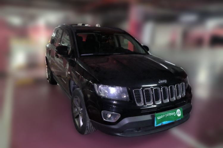 Used Jeep Compass 2014 2.4L four-wheel drive sport version Front Right 45 Deg
