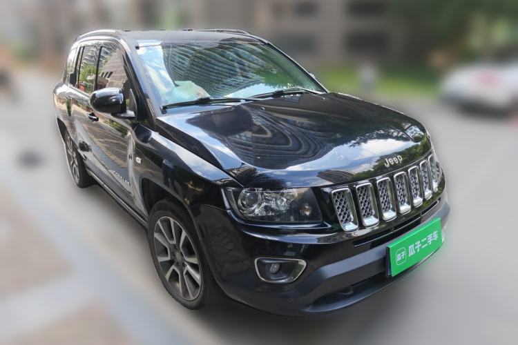 Used Jeep Compass 2014 Revised Version 2.4L Four-Wheel Drive Luxury Edition Front Right 45 Deg