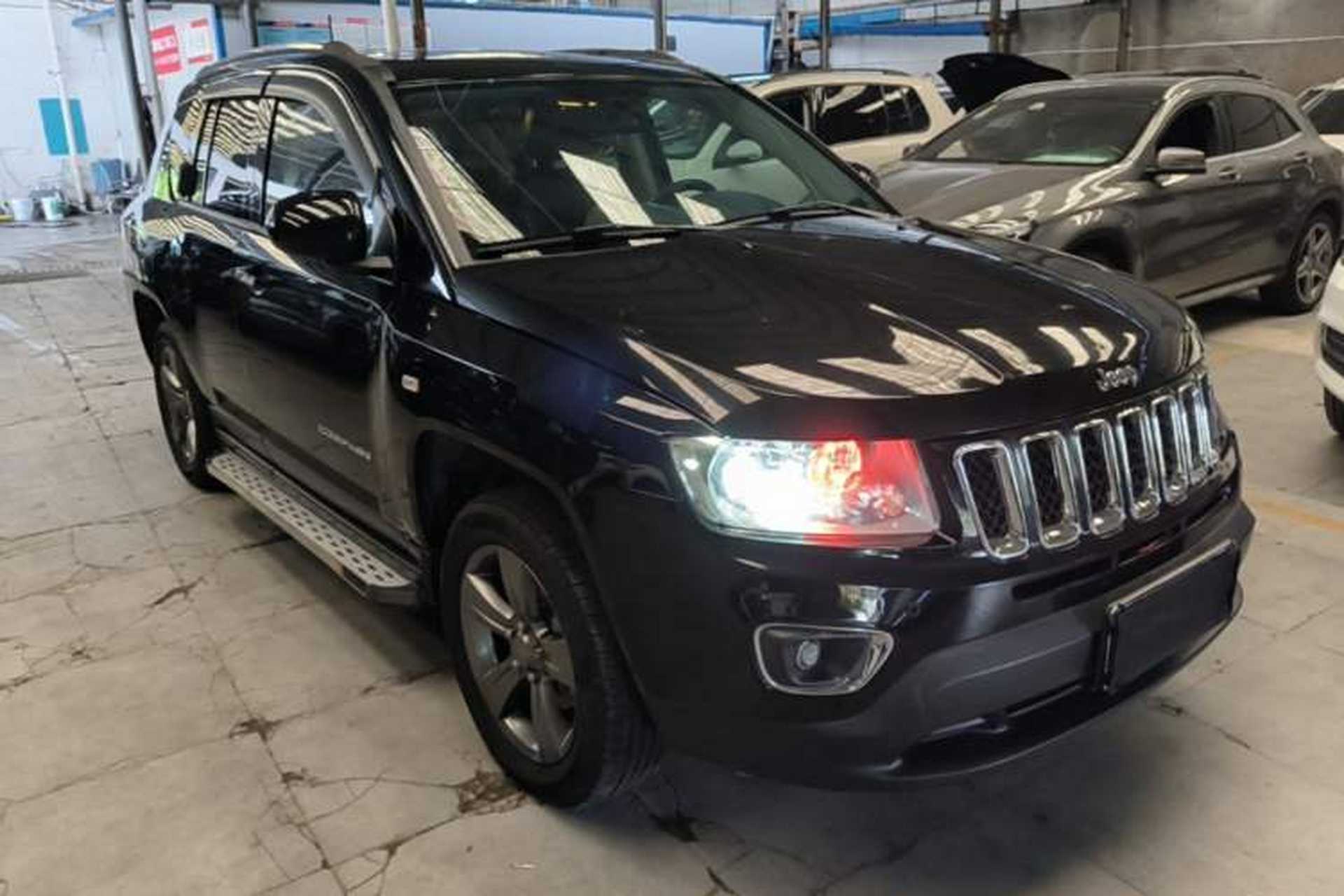 Used Jeep Compass 2014 Revised Version 2.4L Four-Wheel Drive Comfort Edition Front Right 45 Deg