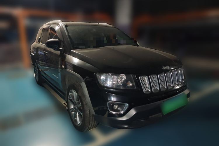 Used Jeep Compass 2014 2.0L two-wheel drive luxury version Front Right 45 Deg