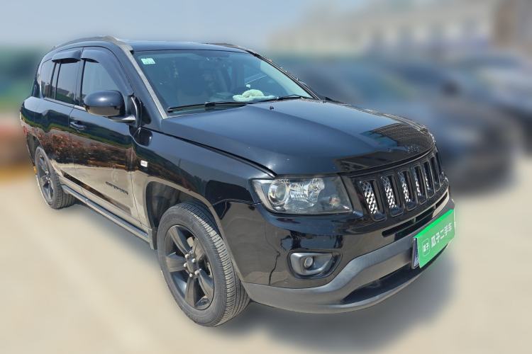 Used Jeep Compass 2014 2.4L Four-Wheel Drive Serpentine Collection Edition Front Right 45 Deg