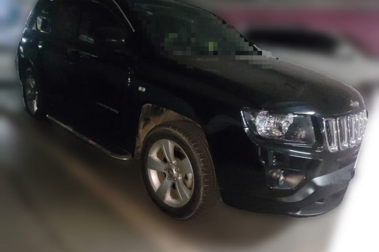 Used Jeep Compass 2014 2.0L two-wheel drive sport version Front Right 45 Deg