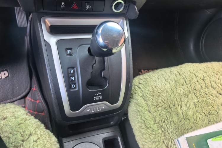 Used Jeep Compass 2014 Revised Version 2.4L Four-Wheel Drive Comfort Edition Gear Lever