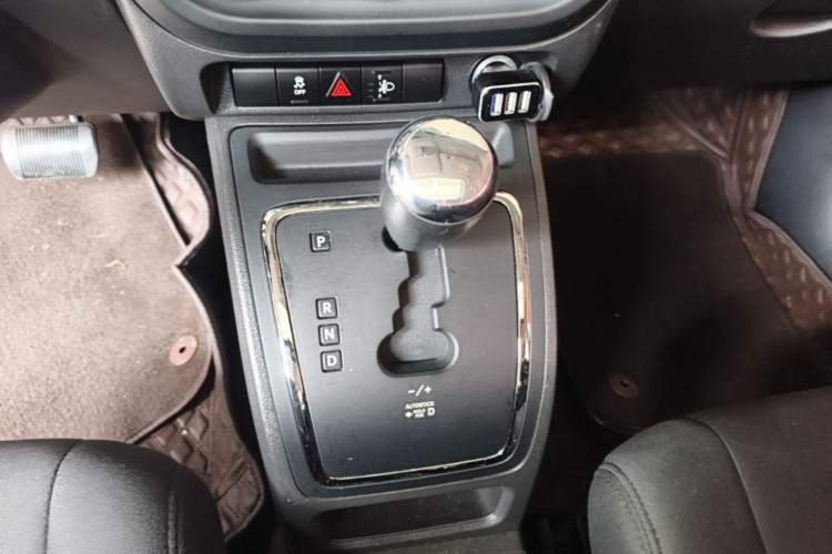 Used Jeep Compass 2014 2.0L two-wheel drive sport version Gear Lever