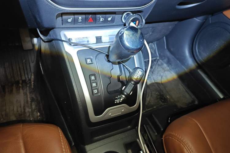 Used Jeep Compass 2014 2.4L four-wheel drive luxury navigation version Gear Lever