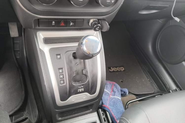 Used Jeep Compass 2014 Revised Version 2.4L Four-Wheel Drive Comfort Edition Gear Lever