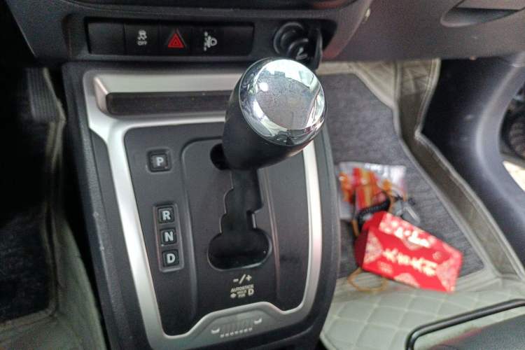 Used Jeep Compass 2014 Revised Version 2.4L Four-Wheel Drive Comfort Edition Gear Lever