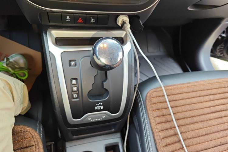 Used Jeep Compass 2014 Revised Version 2.4L Four-Wheel Drive Comfort Edition Gear Lever