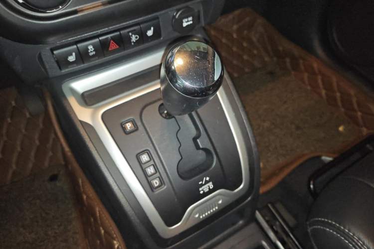 Used Jeep Compass 2014 Revised Version 2.0L Two-Wheel Drive Elite Edition Gear Lever