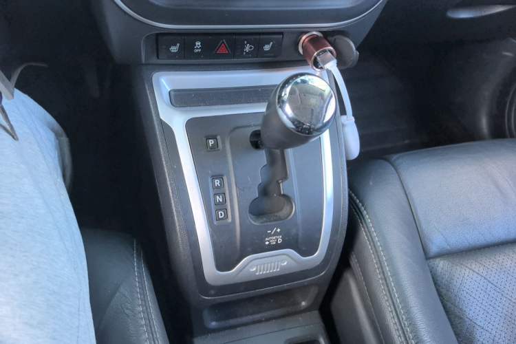 Used Jeep Compass 2014 2.0L two-wheel drive luxury version Gear Lever