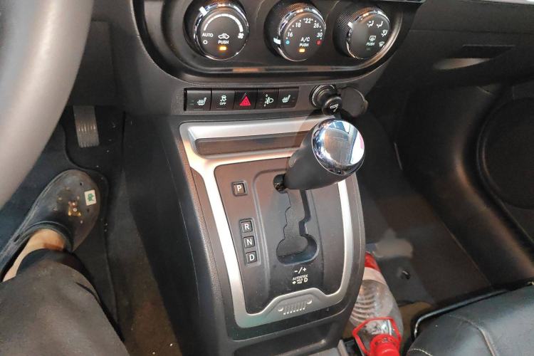 Used Jeep Compass 2014 2.0L two-wheel drive luxury version Gear Lever