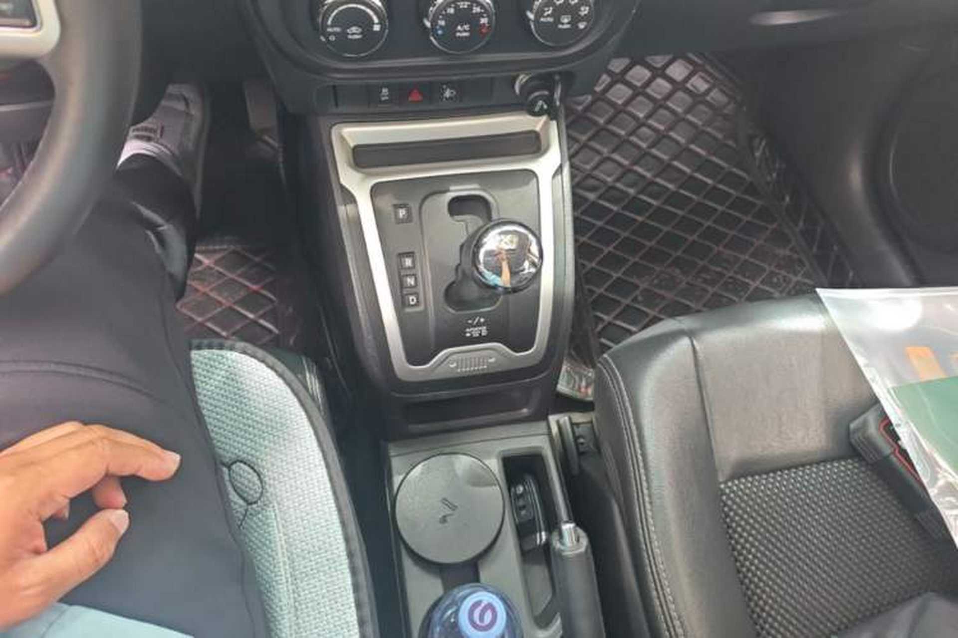 Used Jeep Compass 2014 Revised Version 2.4L Four-Wheel Drive Comfort Edition Gear Lever