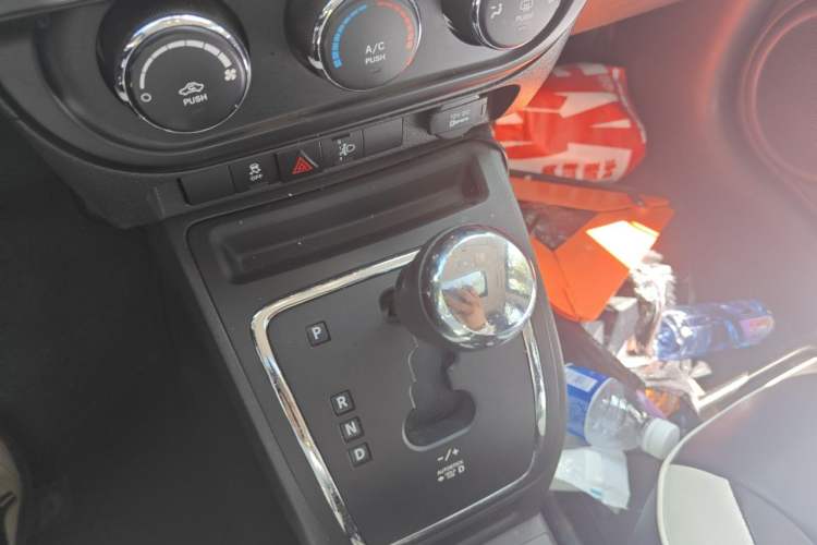 Used Jeep Compass 2014 2.0L two-wheel drive sport version Gear Lever