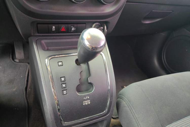 Used Jeep Compass 2014 Revised Version 2.0L Two-Wheel Drive Entry-Level Edition Gear Lever