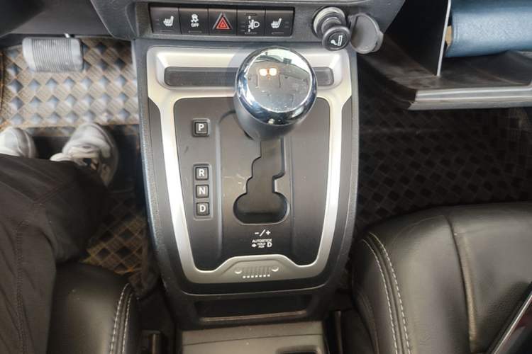 Used Jeep Compass 2014 Revised Version 2.4L Four-Wheel Drive Luxury Edition Gear Lever