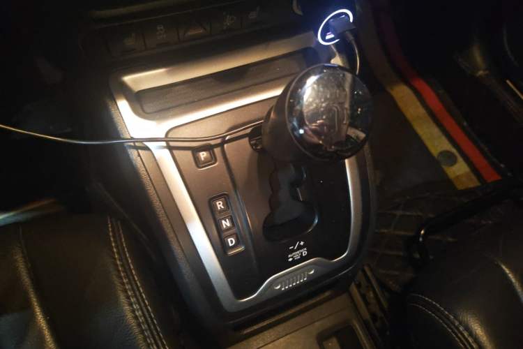 Used Jeep Compass 2014 Revised Version 2.0L Two-Wheel Drive Elite Edition Gear Lever