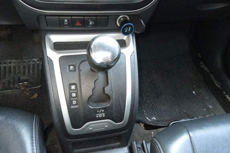 Used Jeep Compass 2014 Revised Version 2.4L Four-Wheel Drive Comfort Edition Gear Lever