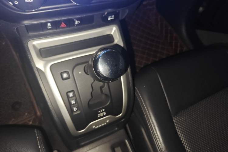 Used Jeep Compass 2014 Revised Version 2.4L Four-Wheel Drive Comfort Edition Gear Lever