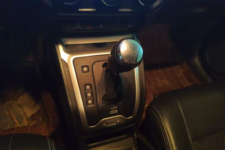 Used Jeep Compass 2014 Revised Version 2.4L Four-Wheel Drive Comfort Edition Gear Lever