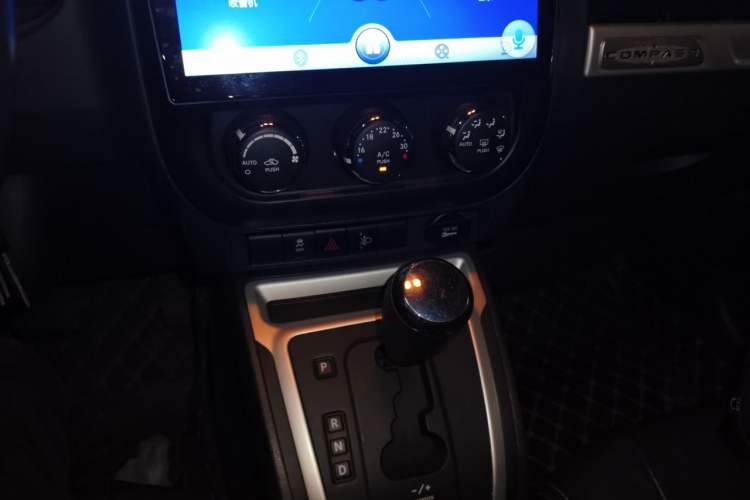 Used Jeep Compass 2014 Revised Version 2.4L Four-Wheel Drive Comfort Edition Gear Lever