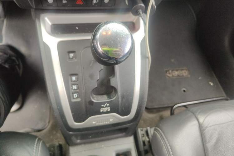 Used Jeep Compass 2014 Revised Version 2.0L Two-Wheel Drive Elite Edition Gear Lever