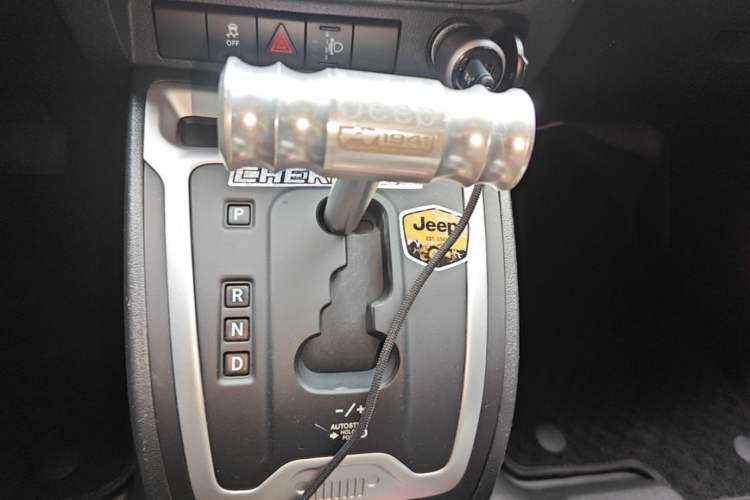 Used Jeep Compass 2014 Revised Version 2.4L Four-Wheel Drive Comfort Edition Gear Lever