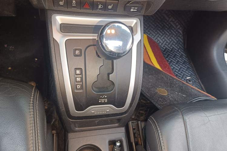 Used Jeep Compass 2014 2.4L four-wheel drive luxury version Gear Lever