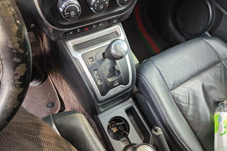 Used Jeep Compass 2014 Revised Version 2.0L Two-Wheel Drive Elite Edition Gear Lever