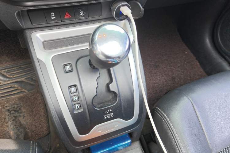 Used Jeep Compass 2014 Revised Version 2.4L Four-Wheel Drive Comfort Edition Gear Lever