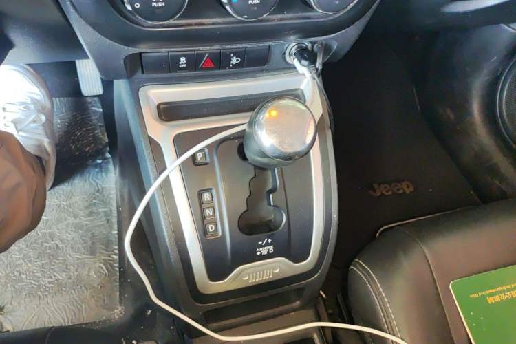 Used Jeep Compass 2014 Revised Version 2.4L Four-Wheel Drive Comfort Edition Gear Lever