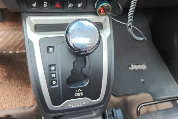 Used Jeep Compass 2014 Revised Version 2.4L Four-Wheel Drive Luxury Edition Gear Lever