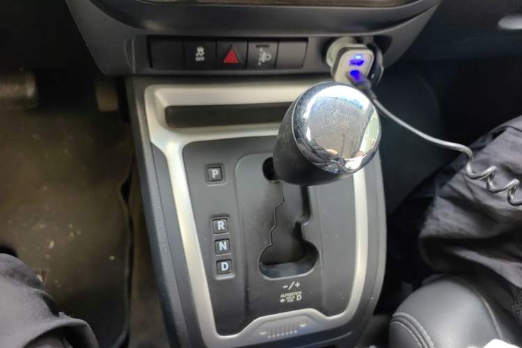 Used Jeep Compass 2014 Revised Version 2.4L Four-Wheel Drive Comfort Edition Gear Lever