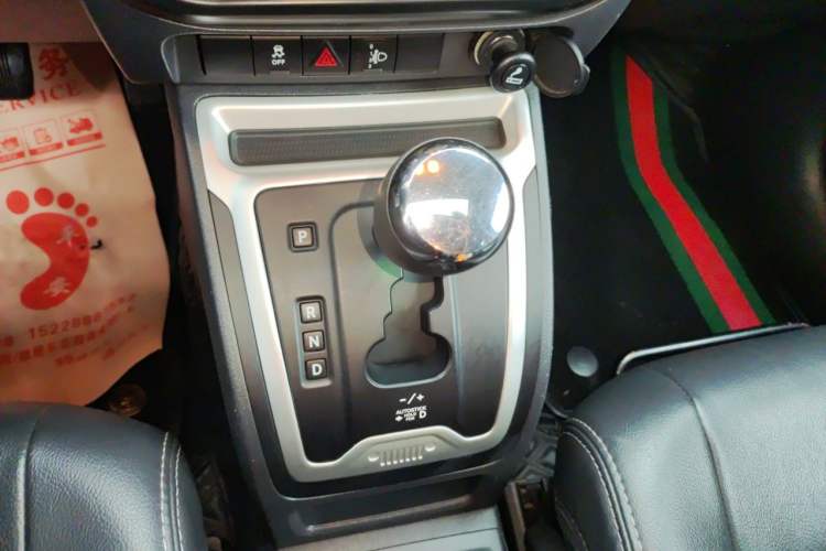 Used Jeep Compass 2014 Revised Version 2.4L Four-Wheel Drive Comfort Edition Gear Lever
