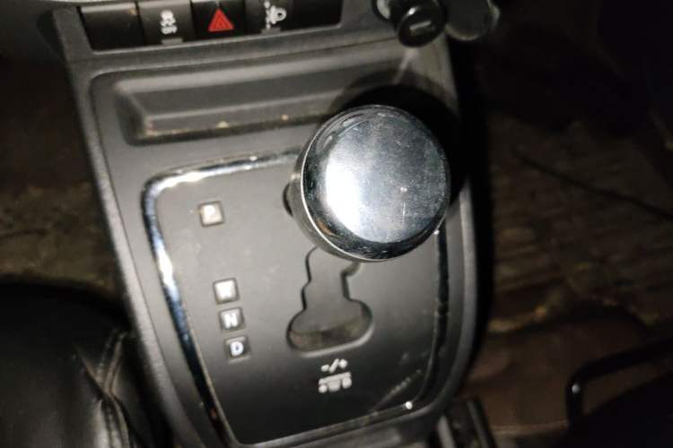Used Jeep Compass 2014 2.0L two-wheel drive sport version Gear Lever