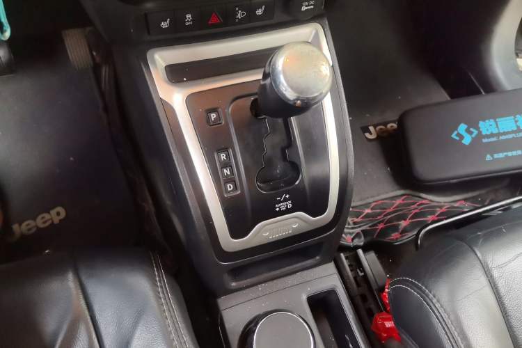 Used Jeep Compass 2014 Revised Version 2.0L Two-Wheel Drive Elite Edition Gear Lever