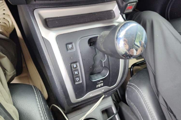 Used Jeep Compass 2014 Revised Version 2.4L Four-Wheel Drive Comfort Edition Gear Lever
