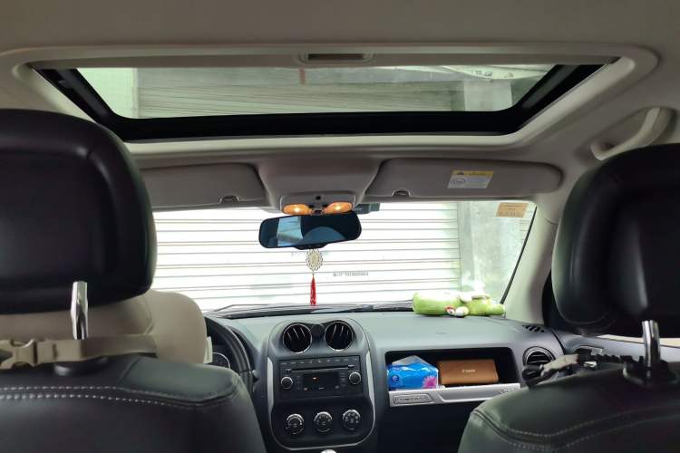 Used Jeep Compass 2014 2.4L four-wheel drive sport version Headliner