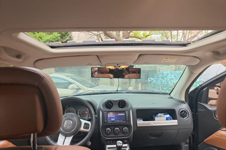 Used Jeep Compass 2014 2.4L four-wheel drive luxury version Headliner
