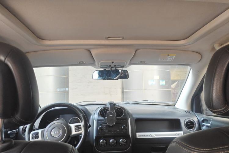 Used Jeep Compass 2014 2.4L four-wheel drive luxury version Headliner