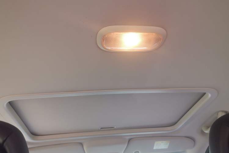 Used Jeep Compass 2014 2.0L two-wheel drive luxury version Headliner
