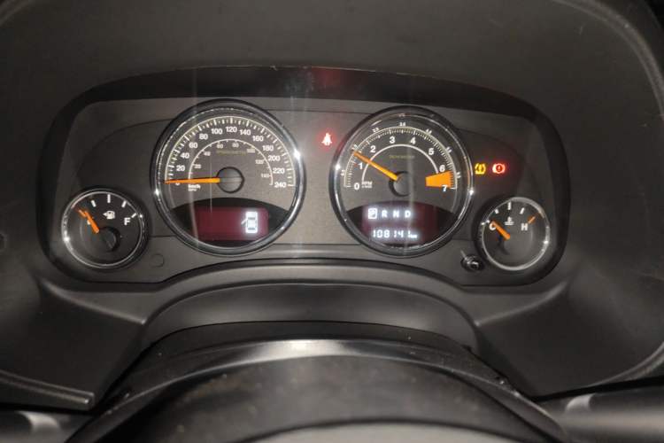 Used Jeep Compass 2014 2.0L two-wheel drive luxury version Instrument Cluster