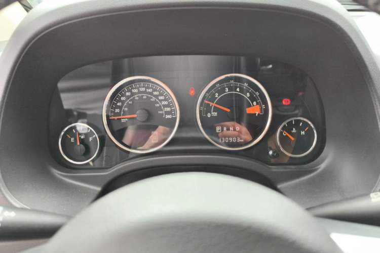 Used Jeep Compass 2014 2.4L four-wheel drive luxury version Instrument Cluster
