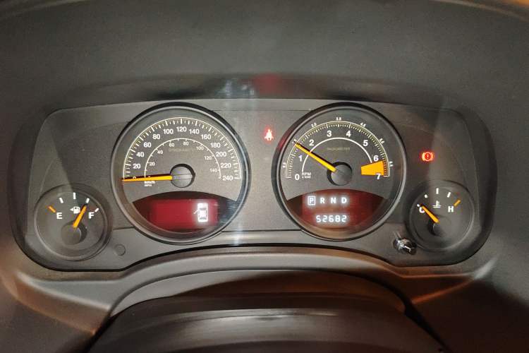 Used Jeep Compass 2014 2.0L two-wheel drive sport version Instrument Cluster