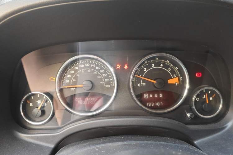 Used Jeep Compass 2014 2.4L four-wheel drive luxury version Instrument Cluster